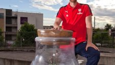 Официално: Избраха Мертезакер за капитан на Арсенал