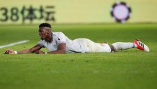 Погба "виси" за Севиля