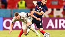 Барса сменя Юмтити с германски национал