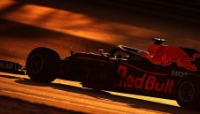 Ред Бул стресна Хамилтън след силните тестове