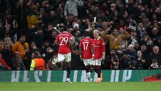 Автогол вдъхнови Юнайтед за обрат след 90-ата минута