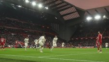 Могъщият Ливърпул се срива