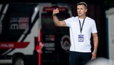 Локомотив София чака халф