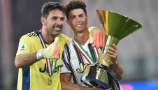 Буфон обвини Роналдо за падението на Юве