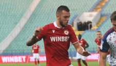 Красавица дари защитник на ЦСКА с дъщеря