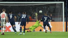 Късна драма в Париж! Мбапе спаси ПСЖ с гол от спорна дузпа в 97-ата минута