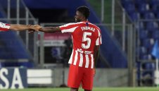 Арсенал и Юве "обработват" боец на Чоло