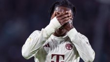 18-годишно хлапе се подигра с бивша звезда на Ман Сити и Арсенал пред погледа на Тиери Анри