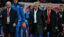 Неспортсменско! Моуриньо отказал ръкостискане с Хюз