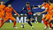 Неймар се захласна по манекенка от Италия