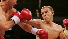 Бремер отново се боксира, печели по точки