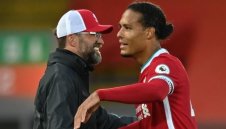 Отпуснат ли е Ливърпул в защита? Клоп и Кийн се хванаха за гушите