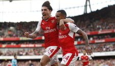 Арсенал се измъкна срещу Суонси