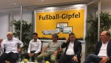 Илийката ще черпи световен шампион заради трафик