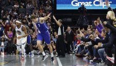 Александър Везенков продължава да пише история в НБА