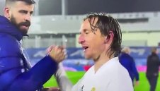 Модрич се изгаври с Пике