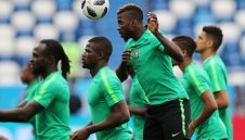 Звездата на Нигерия: Баща ми ме спукваше от бой заради футбола