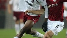 Арсен Венгер взима "новия Адебайор"