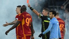 Лацио отстрани Рома в дерби с 3 червени картона