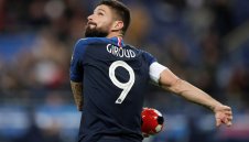 Милан ще се включи в битката за Жиру, ако не успее да привлече Ибра