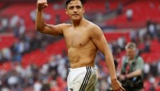 Данъчни измами спряха Алексис Санчес от Юнайтед за турнето в САЩ