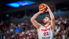 Трипъл-дабъл прати Турция на полуфинал на Евробаскет