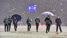 Сняг отложи решаващ мач в Шампионска лига