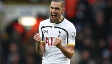 Младок преподписа с Тотнъм