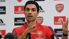 Арсенал продава звездите си през лятото?