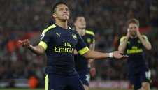 Арсенал излъга "светците" и драпа към Топ 4 + ВИДЕО