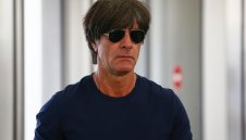 Притеснение в Германия: Приеха Льов в болница