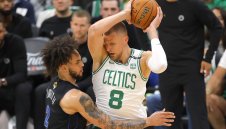 Удар за Бостън преди третия мач от финала в НБА