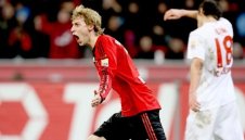Байер брани водачеството &ndash; 3:1