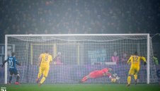 Майстор на дузпите! Легендата Буфон с юбилейно спасяване за Юве + ВИДЕО