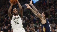 И без Янис Милуоки не спира да бие