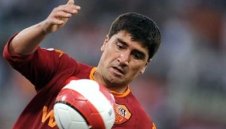 Давид Писаро остава в Рома