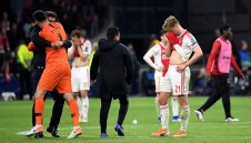 Де Йонг през сълзи: И Аякс заслужаваше да бъде на финала!