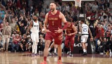 Пак чудо в НБА! Победа след изстрел от 18 метра!