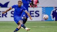 Наказаха капитана на Челси за обиди към съдията