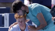 Карлос Алкарас подкрепи Синер след оттеглянето в Синсинати