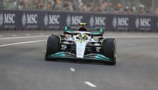 Люис за проблемите на Мерцедес: Каквото и да променим, не работи