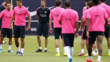 Шави удари рамо на Луис Енрике