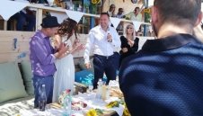 Кобрата и Андреа кумуват на морето