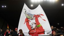 Футболът в Англия се подновява с видео фенове