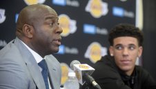 Меджик възхитен от Лонзо