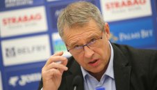 Шеф на Левски: В изключително тежко положение сме