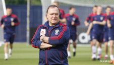 Дик Адвокаат се закани на чехите: Ще атакуваме много