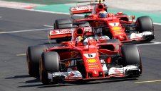 Удар от Ферари - Себ и Кими на първа редица