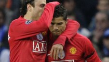 БИСЕРИ: Бербатов получава ерекция от Роналдо, а играч на Славия е гей