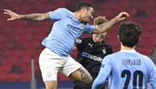 Сити обязди "жребчетата" и галопира към 1/4-финалите